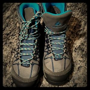 Vasque Saga GTW hiking boot BRAND NEW NEVER WORN